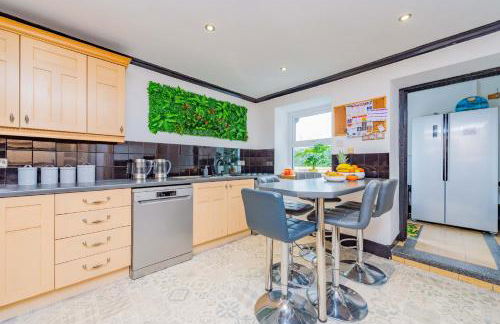 Snowdon House, 8 bedrooms, sleep 16, close to Blackrock Sand - Photo 13