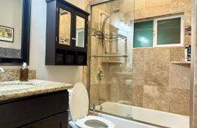 Modern Home, Unwind in a Prime Location - Foto 7