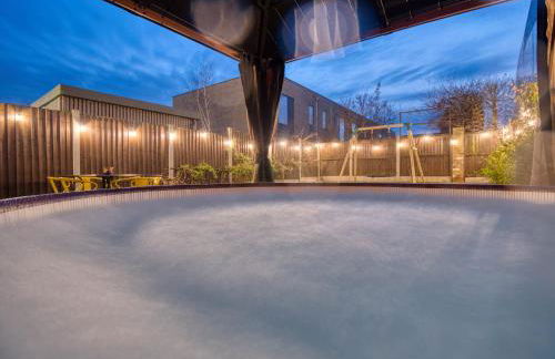 Cambridge - hot tub, sauna, parking, pool table - Foto 54