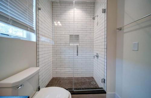 Luxe Townhome Rooftop Hot Tub Parking - Photo 11