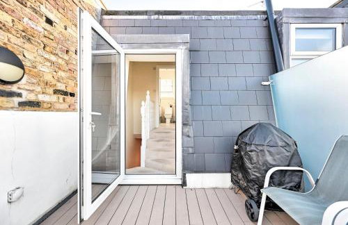 Modern 2BR Apartment for Contractors, Balcony & Fast Wi-Fi, W6 - Foto 55