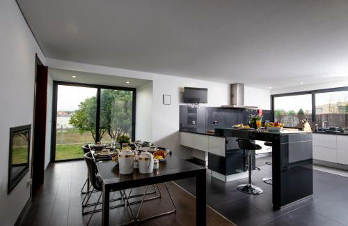 Viana do Castelo Home - Photo 17