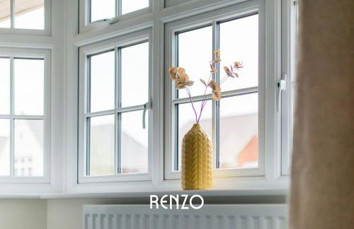 Spacious and Lovely 4-bed Home in Castle Donington by Renzo, Sleeps 6! - Photo 18