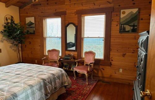 Charming Cabin with Incredible Mountain Views - Foto 15