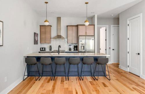 Spacious Nash Home for 12 Guests with Rooftop Views and Hot Tub - Photo 3