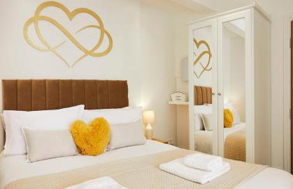 Delightful beachfront apartment - 2 bedrooms sleeps 4 - parking & stunning views - Foto 7