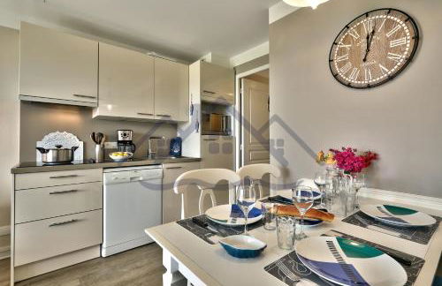 LocaLise - A18 - Appartement avec balcon - Petite vue mer à travers le palmier - Piscine de avril à septembre - Wifi inclus - Animaux admis - Draps inclus - Parking inclus - Foto 3