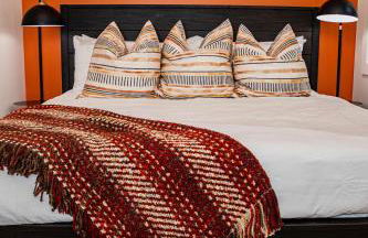 Urban Oasis - A Newly Renovated 4BR Dream - Foto 22