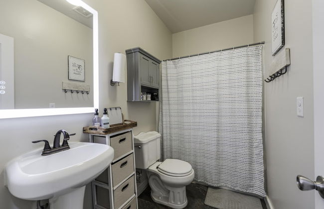 Stockyards- 4min Pet Friendly 3BR Luxe Gem - Foto 21