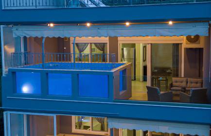 Grand Suites with Private Pools - Photo 20