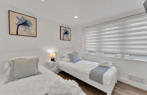 Fire and Fun Luxe Stay w Pool Hot Tub and Game Room - Foto 38