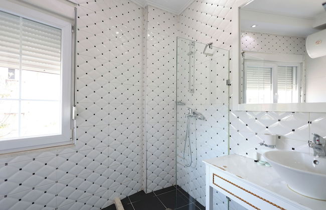 Apartments Flower Residence - Photo 21