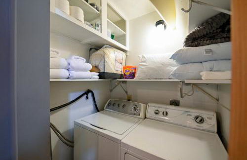 Charming Benson Home - Sleeps 5 Hot Tub! - Photo 9