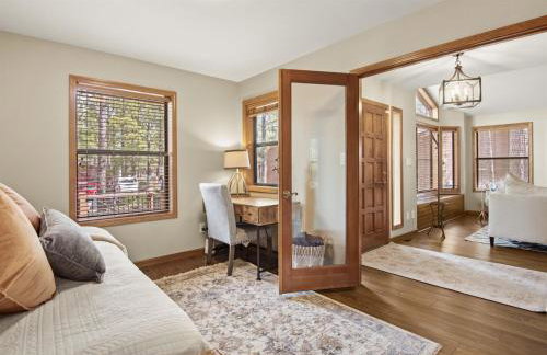 2 Living Rooms Fires Quick Drive Downtown - Foto 12