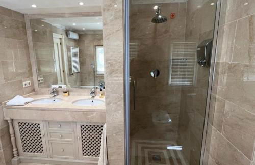 Beautiful villa 2 steps from the BEACH - Photo 23