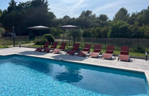 Proche Roussillon, La villa rouge Luberon, piscine chauffée, climatisation et vue Luberon - Foto 4