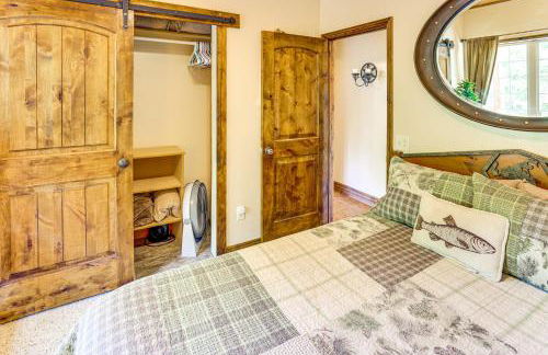 Fish Haven Cabin with Game Room, Views and Deck! - Foto 26