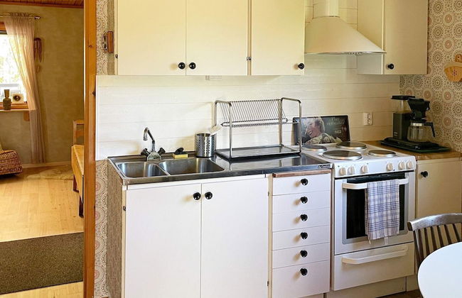 Bright Holiday House by the Lake - Photo 4