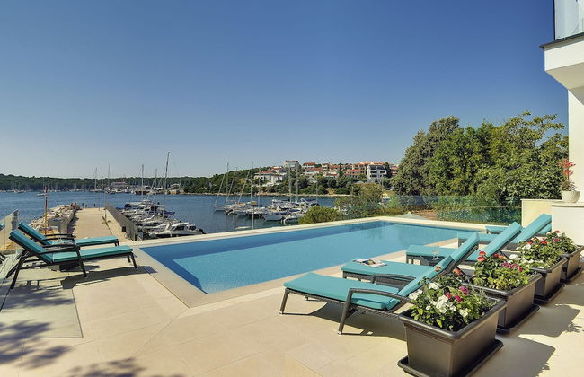 Beautiful Villa by the sea - Photo 25