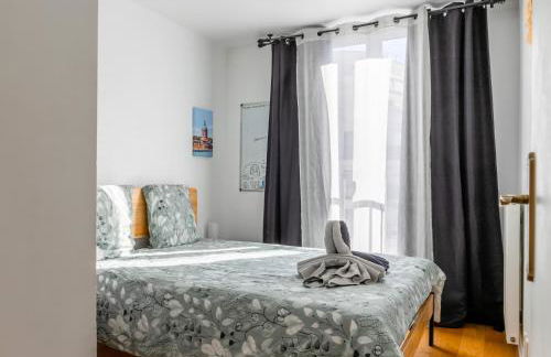 Transports, parking, A/C & equipped for long stays - Foto 19