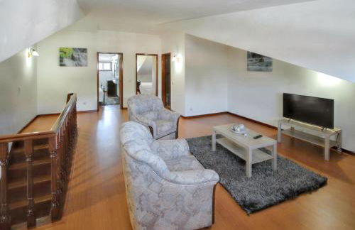 Spacious house in Santa Maria da Feira - 220 m² with city view - Foto 1