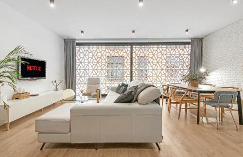 LeonAlba House Private Villa Private rooftop Private Pool Private Andalusian Courtyard Free Parking BBQ 8 Guests - Foto 10