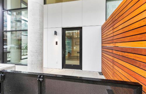 Airy and Open Corner Loft - 92 Walkscore - Foto 36