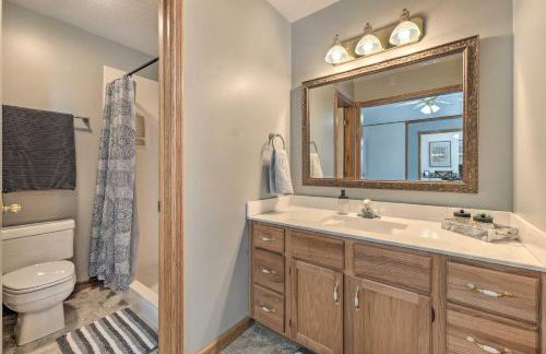 Lake-View Retreat with Fire Pit in Mountain Home! - Foto 17