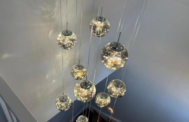 Art and Elegance, Family Friendly 2Bedroom Apartment near Frankfurt Airport, Free Parking - Foto 3