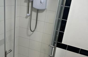 Flamingo Short Lets 4 Bed 4 Bath House Neath Hill - Foto 12