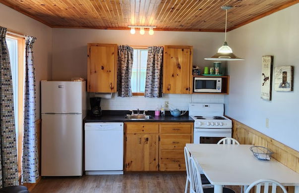 Cavendish Bosom Buddies Cottage Resort - Photo 19