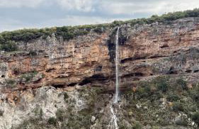 Το ΦΑΡΑΓΓΙ Του ΠΑΡΝΑΣΣΟΥ - Foto 1