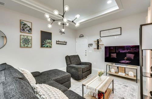 4 Mi to Dtwn Modern Apartment in Edinburg! - Foto 1