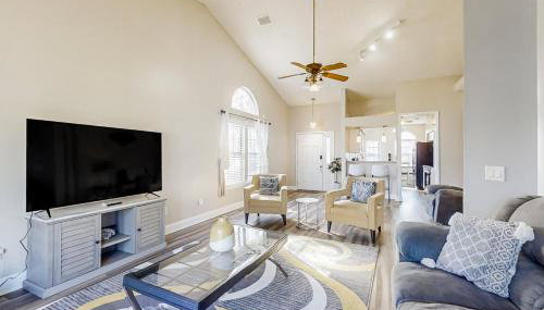 Spacious and quiet home with private patio & enclosed yard - Foto 5