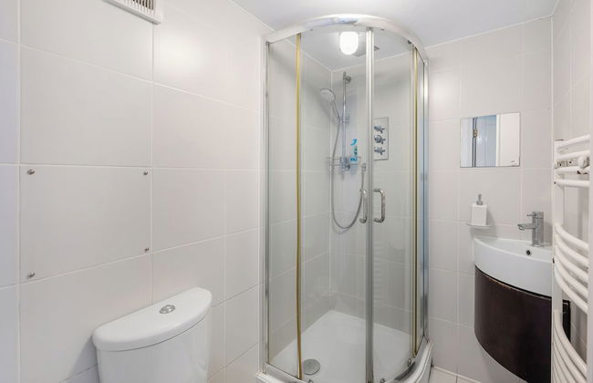 2 Bedroom W/ensuites-sleeps 6, 20min to Citycentre - Photo 23