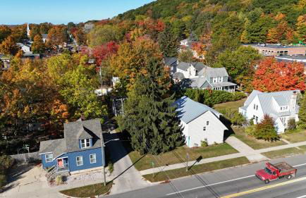 Restoration - Hot Tub, AC, and Great Location! - Foto 9