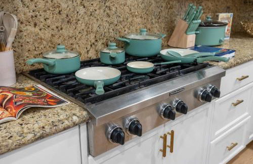 Entire Private Home with 4 Bedrooms 2 Bathrooms, Pool, View, 4 Parking, King Bed, Big Yard, Available Now - Foto 28