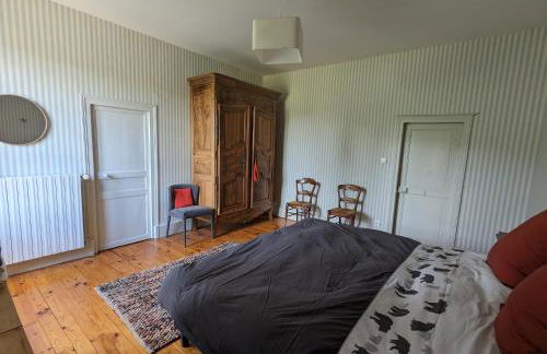 Loue belle demeure dans une grande propriété - 16 couchages, 8 chambres, 320 m2 - 30 min de Vichy - Foto 20