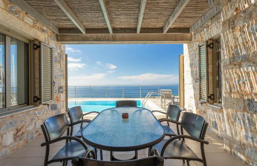 IRIS, Luxury Stone Villa in Stoupa with Private Infinity Pool, BBQ and Amazing Sea View - Foto 24
