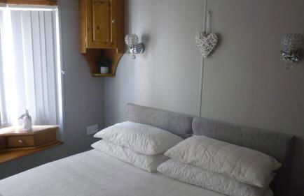 L3 Millfields 4 Berth Luxury Caravan DG & GCH Family's Only And Lead Person Must Be Over 30 - Foto 16