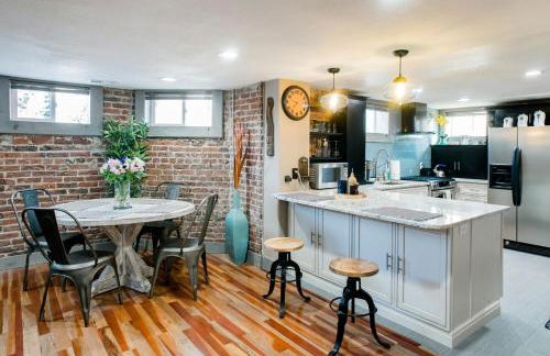 Designer Apartment in a Historic 1901 Downtown Area Mansion - Foto 3