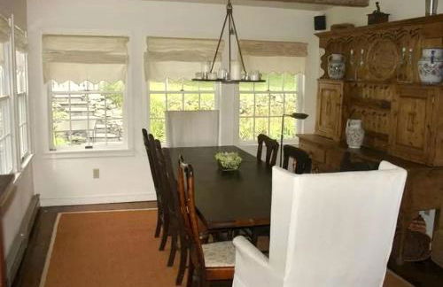 Secluded Cottage Rental with a Heated Pool in Red Hook for Family Getaways in New York State - Photo 8