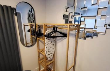 Town Centre Modern 1 Bedroom self-contained Apartment - Photo 31