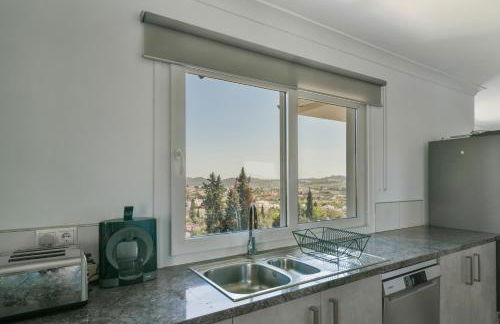 Heated pool and fantastic views BBQ Beach 5 mins - Photo 10