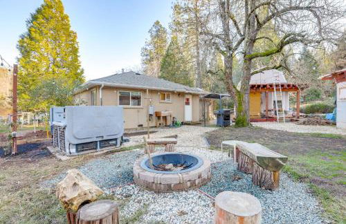 4 Mi to Dtwn Grass Valley Forest Oasis with Hot Tub - Foto 1