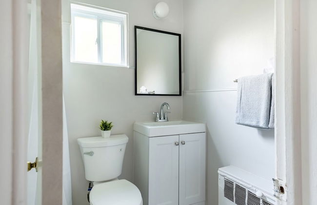 Private Room w/ Bath & Kitchen Access in Brownstown - Foto 3