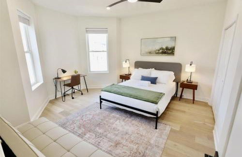 Pristine Petworth Family Home w Street Parking - Foto 10