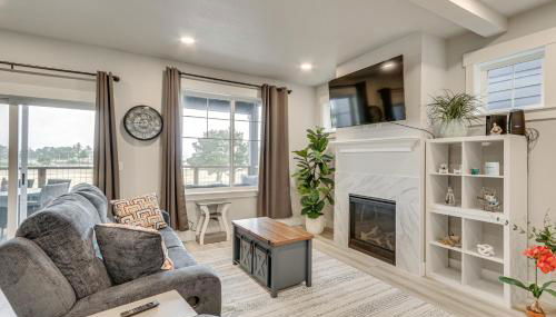 Columbia River Views Spacious Hammond Getaway! - Photo 5