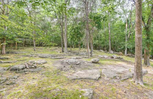 Peaceful Mt Juliet Cabin with Patio and Fire Pit - Foto 30