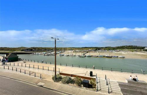 River Breeze 3-Bed BALCONY Apartment - Foto 15